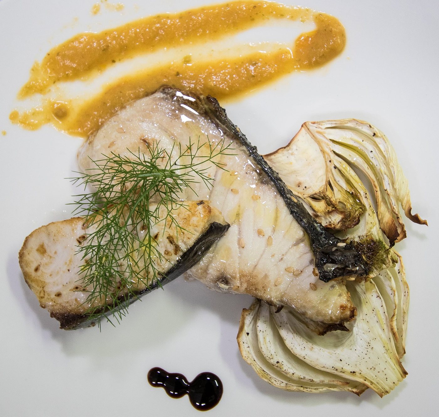 Grilled fish fillet with fennel